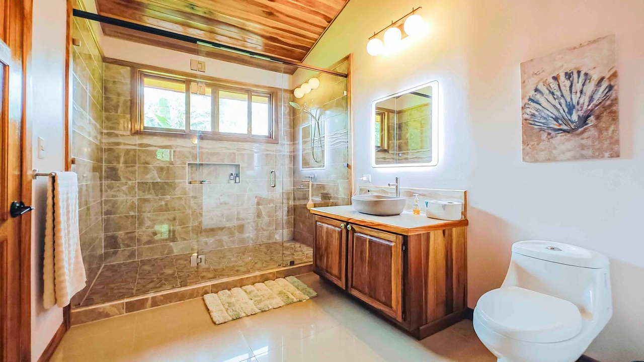 ID 765 - 3 Bd/2 Ba Home w/ Pool in Cahuita: Spacious, Well-Built Home on 5,128sqm Private Lot, 5 Minute Walk to Playa Grande, Cahuita - Gallery image 8