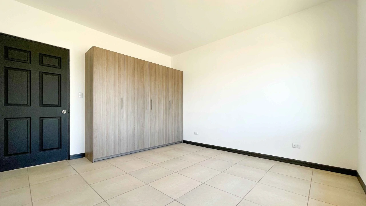 Charming New House for Sale in Gated Community - Gallery image 12