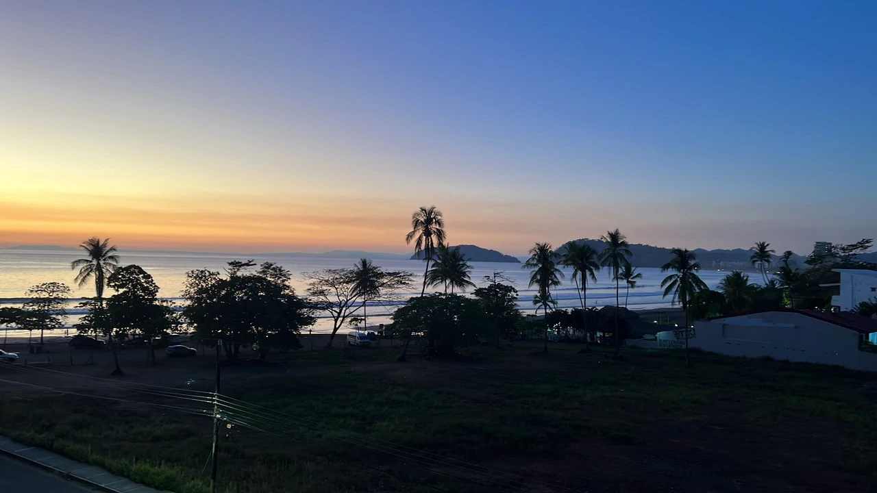 Sunset Boulevard: Stunning 2-Bedroom Oceanview Apartment for Sale in Sunset Blvd, Jaco Beach - Gallery image 22