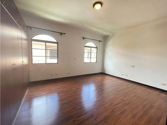 Stunning two-story house in exclusive condominiums in Santa Ana - Gallery image 23