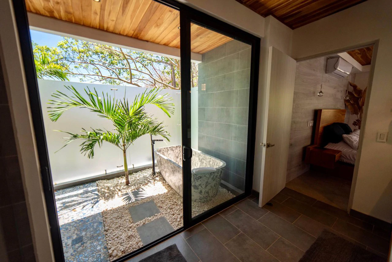 Casa La Ola Perfecta: Luxury 5-Bedroom Home with Pool Near the Beach in Hacienda Pinilla - Gallery image 12