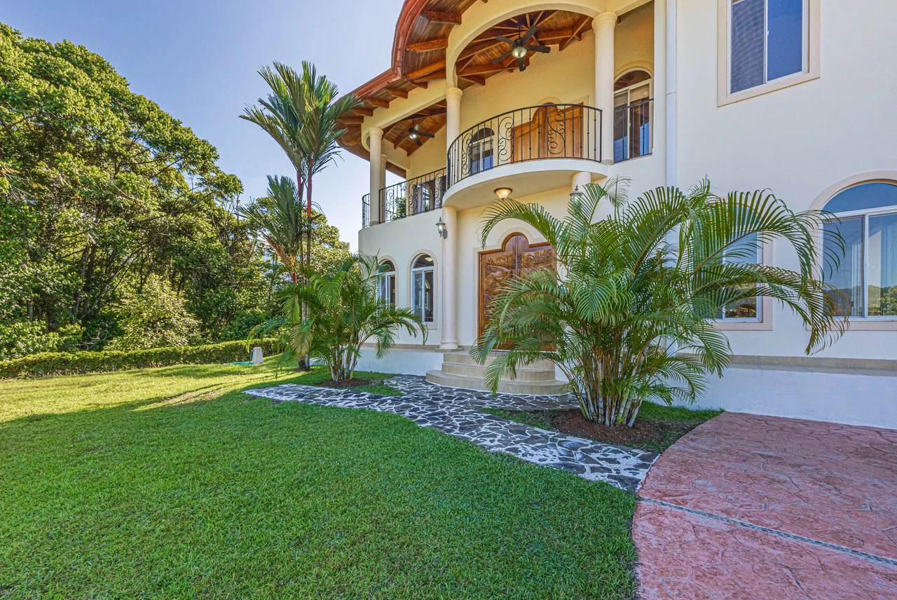 Elegant 3 Bedroom + Office Jungle Home in Puesta Del Sol, Ojochal - Gallery image 38