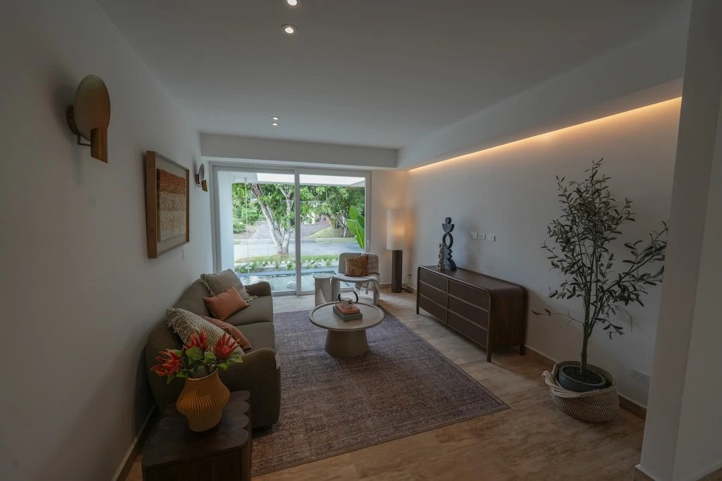 House For Sale in Lindora - Gallery image 3