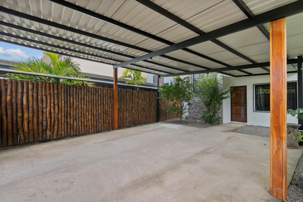 Rare Residential + Commercial: Investment Combo on Key Corridor - Gallery image 12