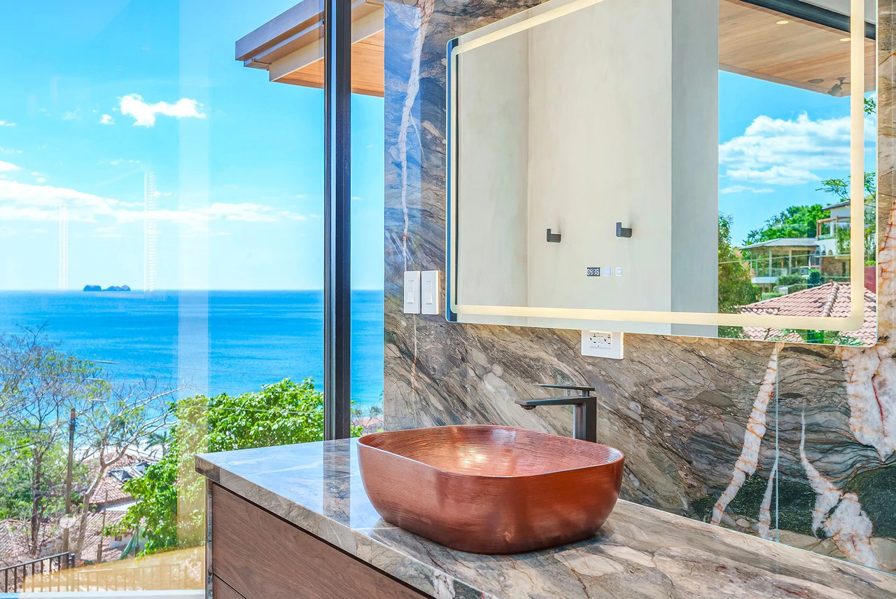 El Palacete Flamingo: 7BR Luxury Home with Vast Ocean Views - Gallery image 16