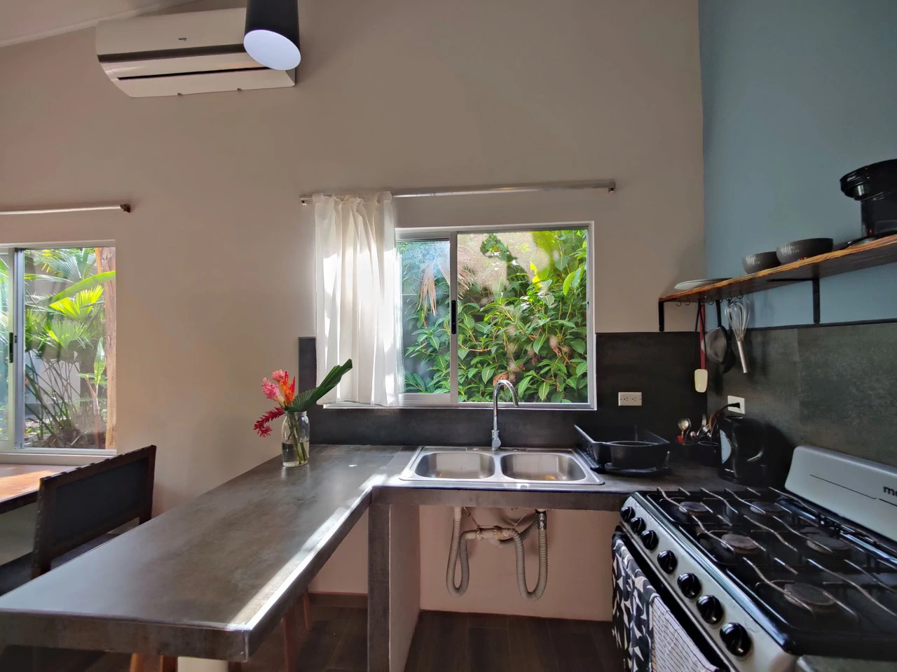 Sibo House - Boutique Hotel: Four Modern Independent Guest Suites in Playa Negra, Steps to the Beach - Gallery image 28