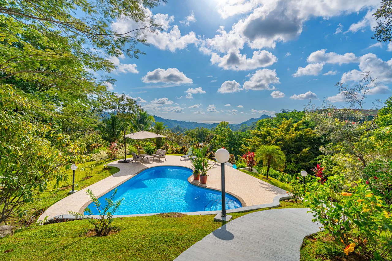 Villa Allamanda: Privacy Galore, Ocean, Jungle and Mountain Views - Gallery image 35