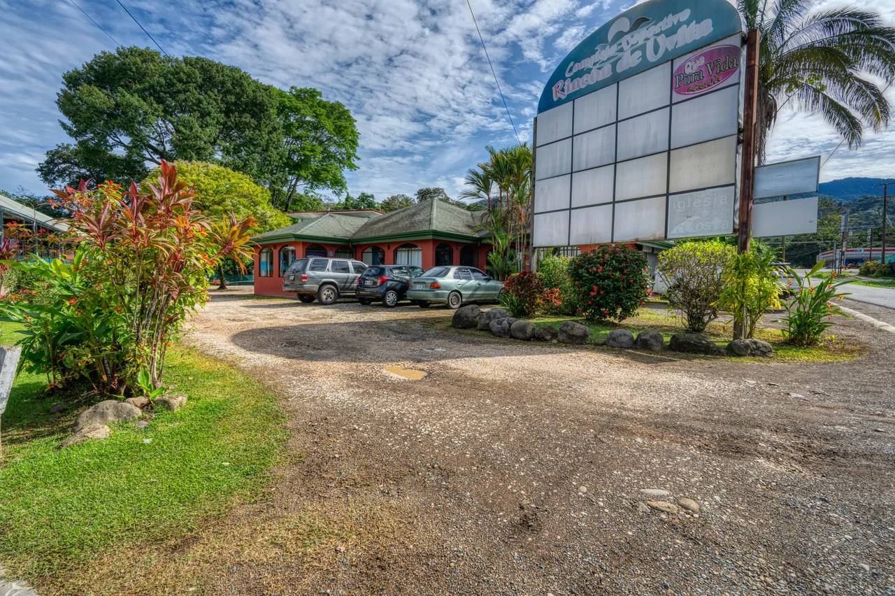 THRIVING SPORTS AND COMMERCIAL BUSINESS WITH OWNER FINANCING OPTION: Rincon Uvita - Gallery image 14