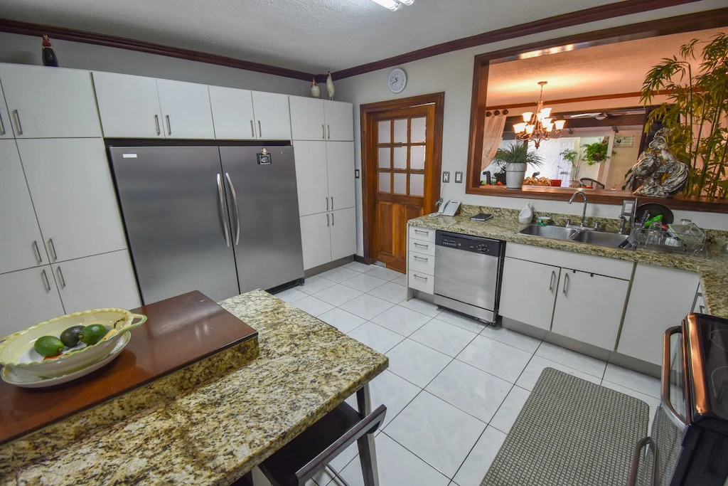 House For Sale in San Antonio - Gallery image 17