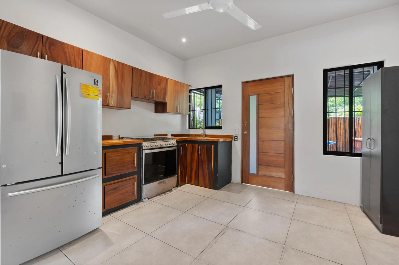 Rare Residential + Commercial: Investment Combo on Key Corridor - Gallery image 14