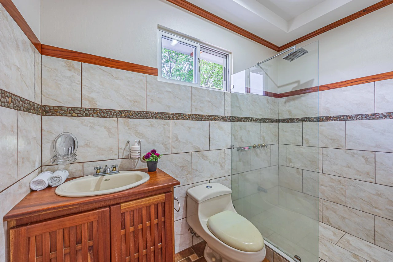 Happy Daze in Uvita: Commercial Building Opportunity in the Heart of Uvita. On Creek with Beautiful Jungle View - Gallery image 27