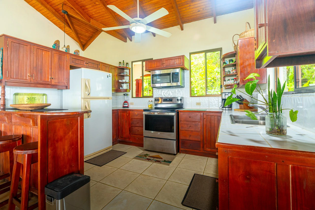 Casa Mono Titi: Front Ridge Ocean View  – Tres Rios, Costa Rica - Gallery image 24