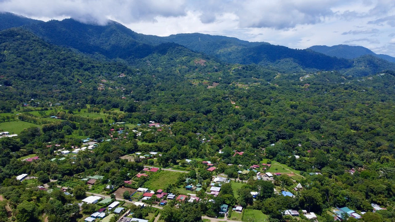 Build-Ready Lot in Ojochal’s Calle Cacique | Easy Access & Stunning Mountain Views - Gallery image 17