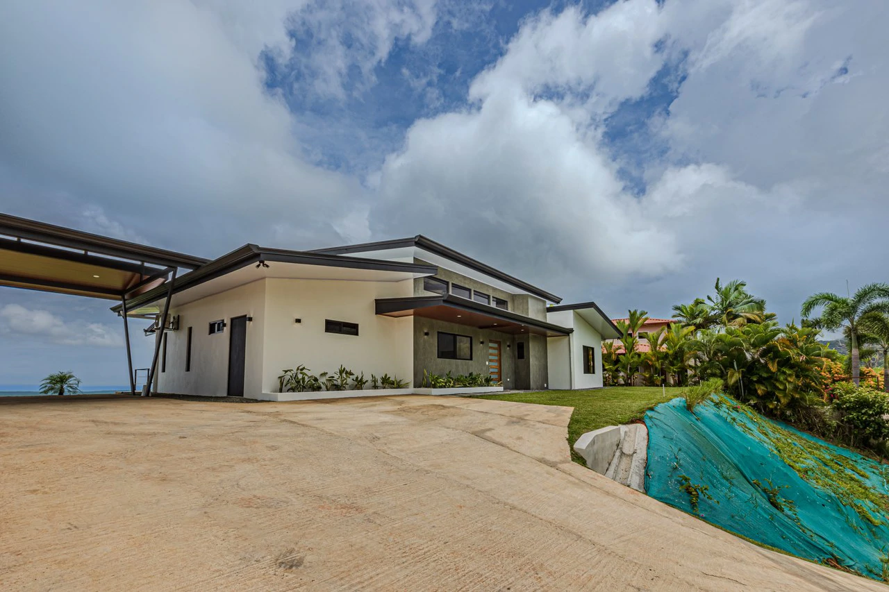 CHONTALES NEW VILLA WITH PANORAMIC OCEAN AND MOUNTAINS VIEWS: Mountain Villa For Sale in Ojochal - Gallery image 48