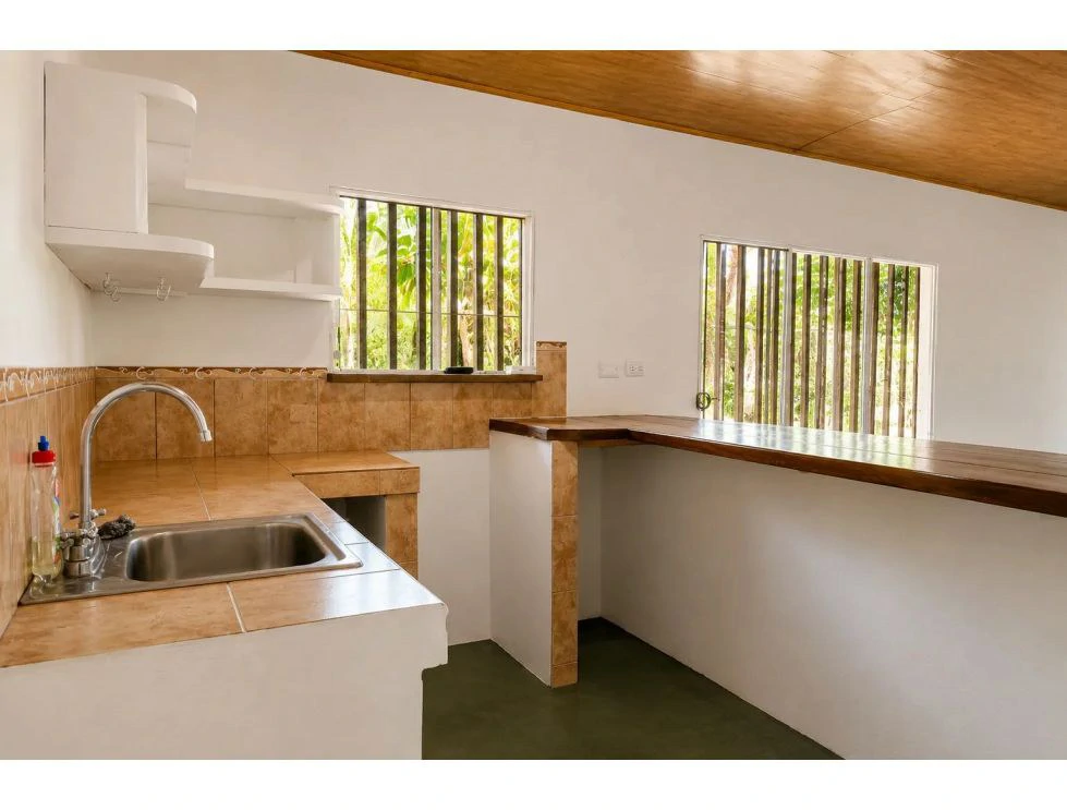 House in Quebrada Amarilla with Lush Garden and Patio - photo 9