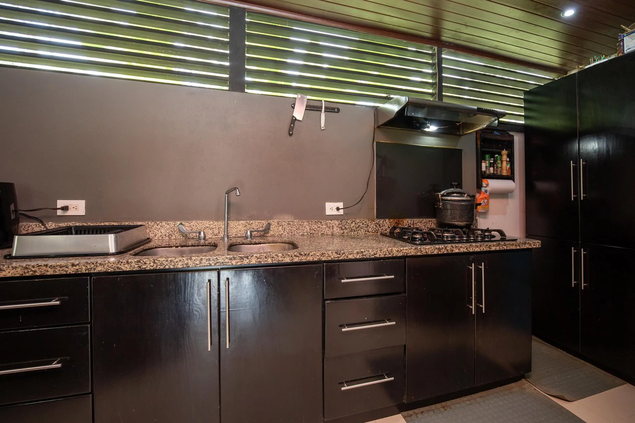 Apartment Hotel with Owners Suite, Fantastic Oportunity for Hostel in Uvita - Gallery image 23