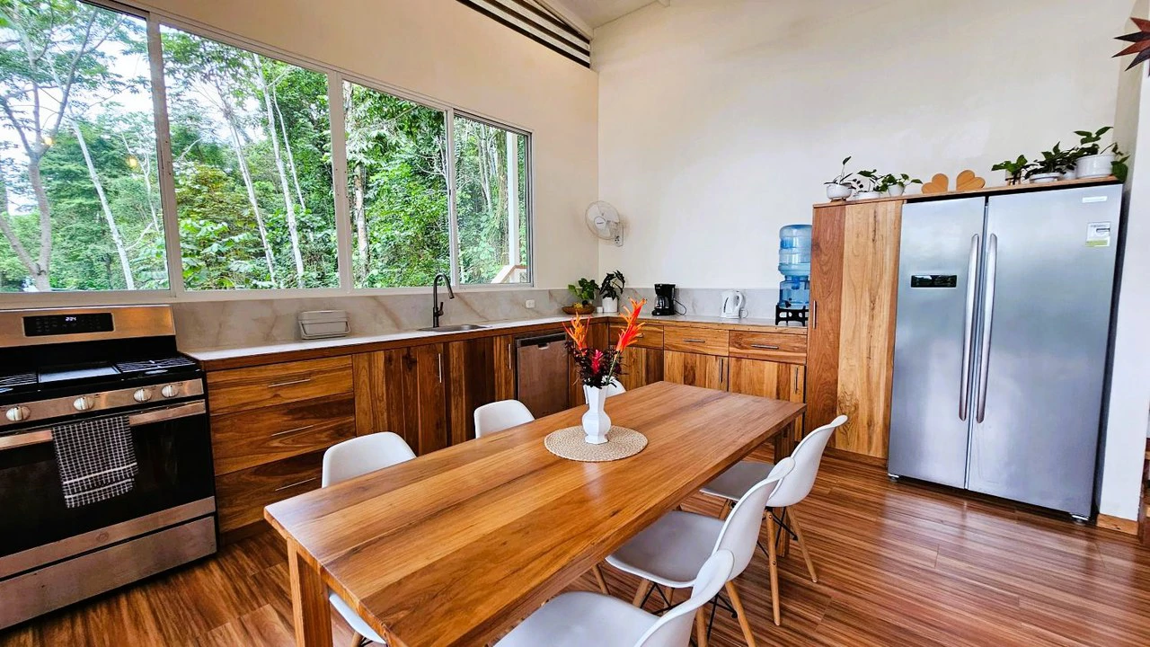 Private Hilltop Home:  with Sweeping Jungle Views & Pool - Gallery image 4