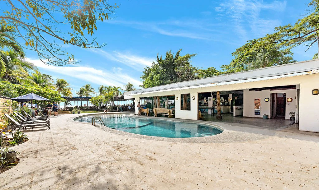 Beachfront Restaurant: Titled Beachfront Land Included in Sale!  Great Business Opportunity! - Gallery image 4