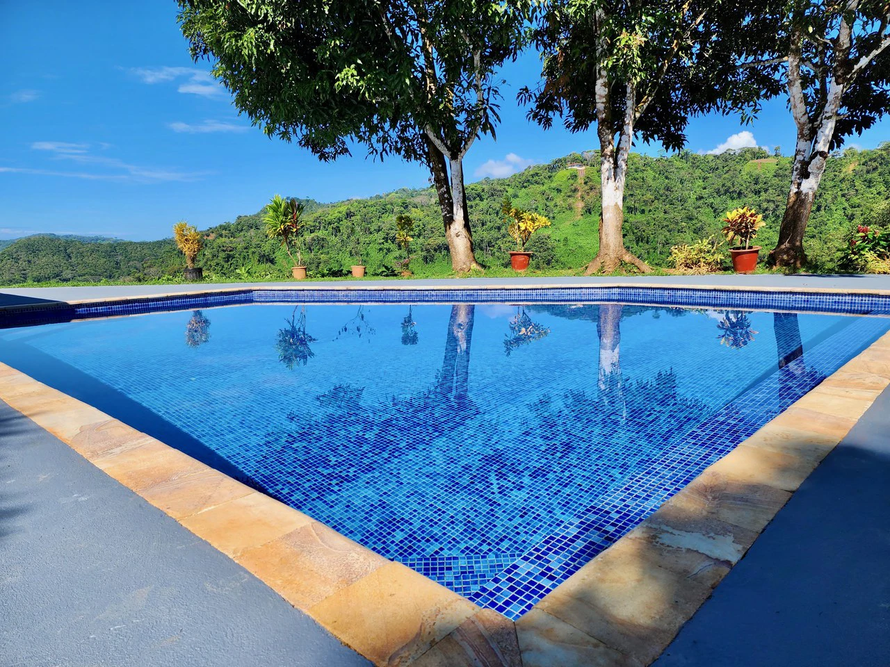 2.8 ACRES – 10 Income Producing Condos with a Pool and Spectacular Ocean and Mountain Views! Gated Community of Cascada Azul, 15min to Dominical Beach!!!: Near the Coast, Mountain and Countryside Apar - Gallery image 2