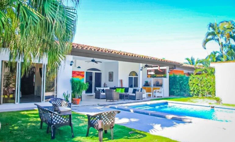 Standout home in highly sought after community close to the beach in Bejuco! - Gallery image 12