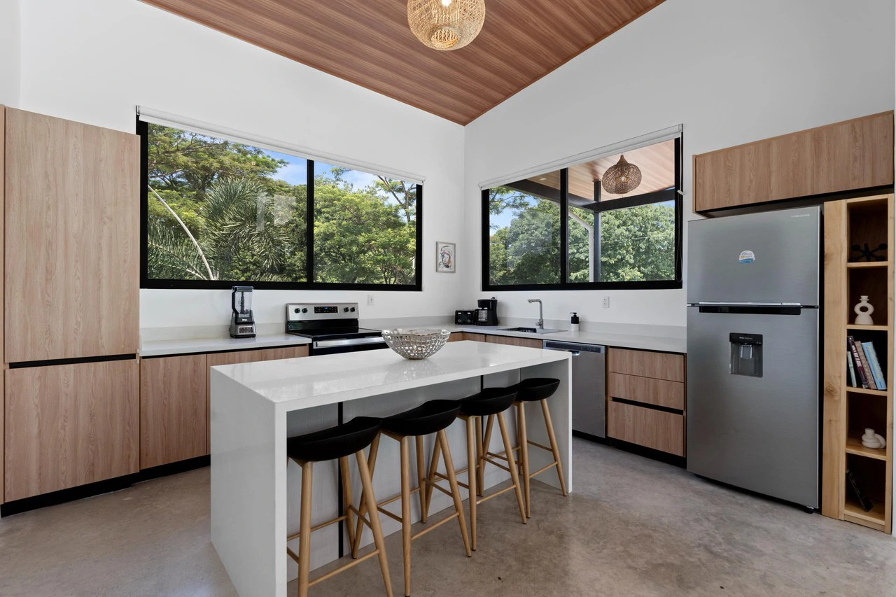 Sámara Serenity - In Town Income Generating Duplex: Near the Coast 1/2 Duplex For Sale in Playa Samara - Gallery image 12