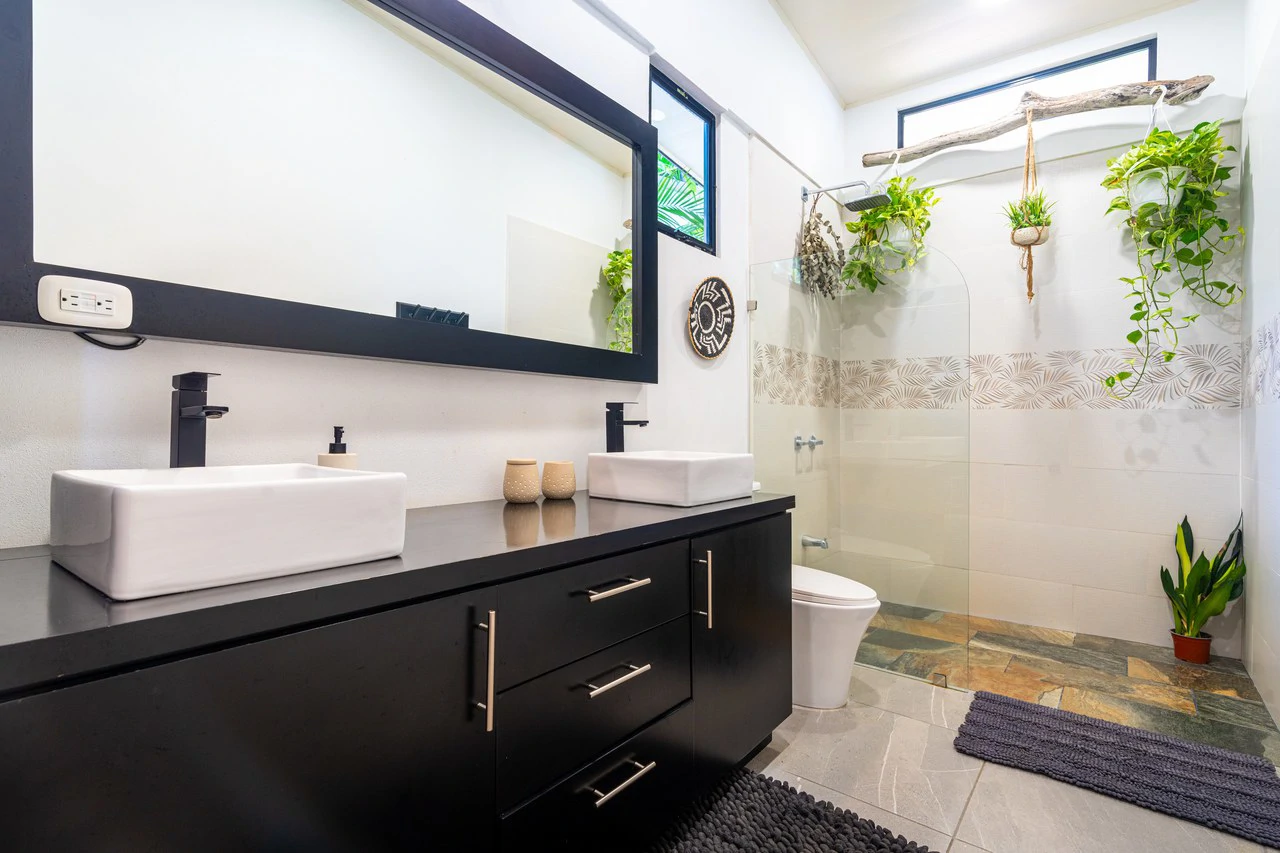 Modern 3 Bedroom Home - Walking distance to it all! - Gallery image 55