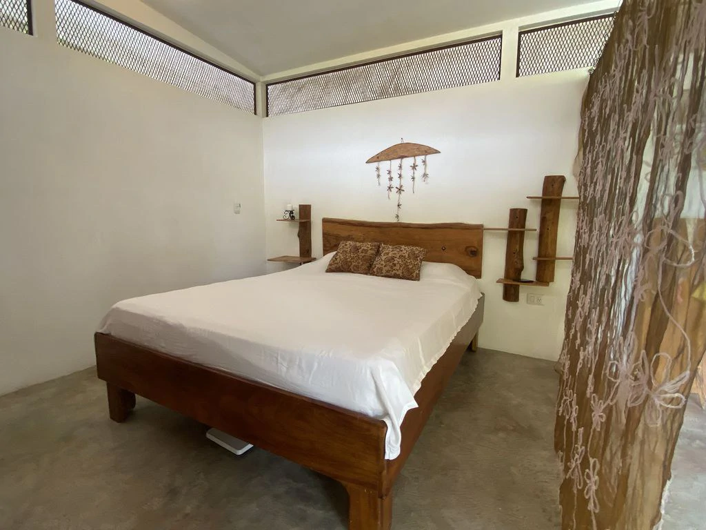 Holistic Yoga Retreat: Relaxation, Peace, Balance and Tranquility, Yoga Retreat with 4 Bungalows and 3 Apartments Elevated upon 1.25+ Acres - Gallery image 20