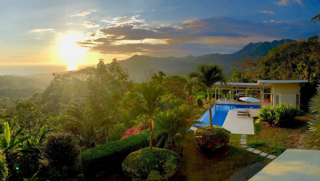 2.4 ACRES – 3 Bedroom Main Home Plus 1 Bedroom Casita And Cabina, Luxury Ocean View Property, 15min to Dominical!!: Near the Coast and Mountain House For Sale in Lagunas - Gallery image 24