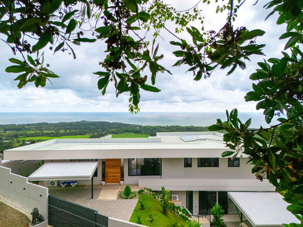 Lion's Gate Sunset Estate - Gallery image 11