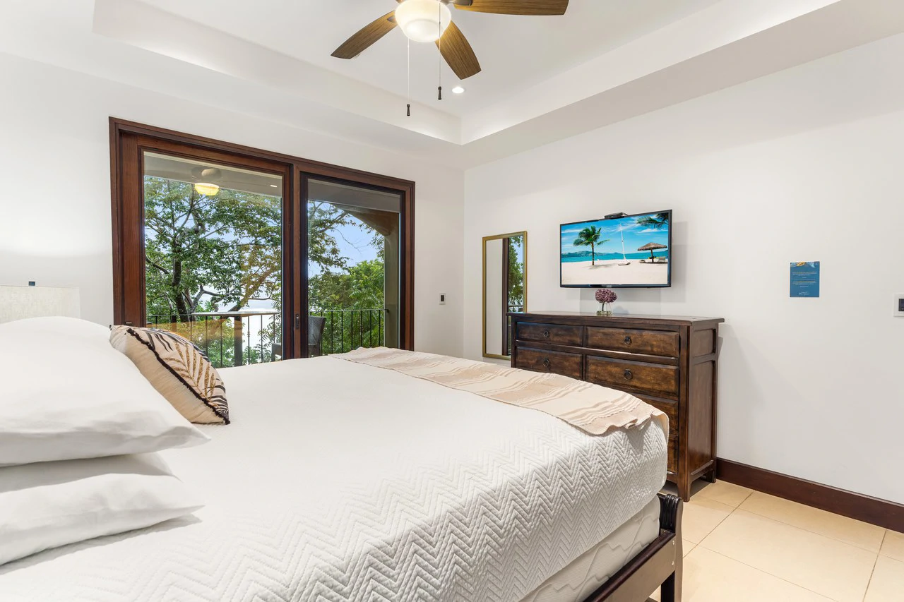 360 Splendor del Pacifico #305: Oceanview Perfection – Just Steps from the Infinity Pool - Gallery image 10