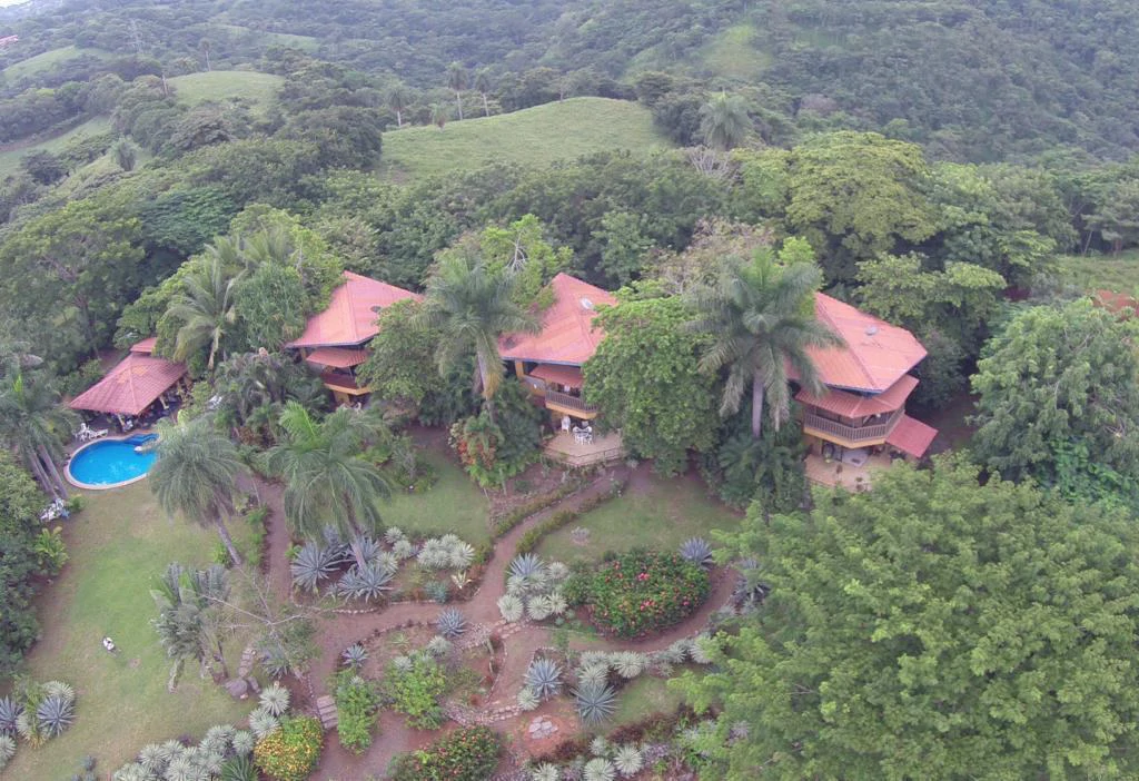 Estate in Esparza with 3 Homes, Pool & Tourism Potential – Perfect for Investment or Vacation Living!
