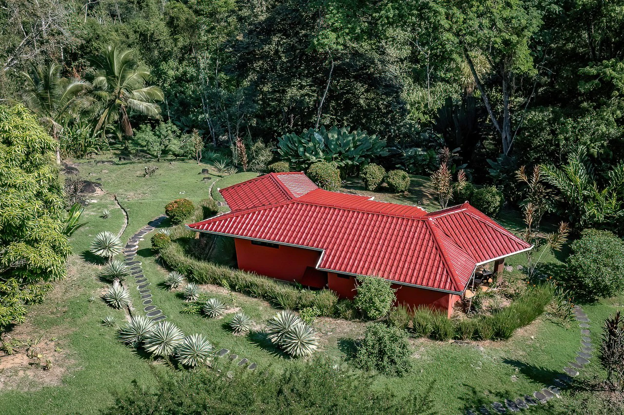 A TRANQUIL HAVEN: PRIME INVESTMENT OPPORTUNITY IN UVITA'S LUSH RIVER ENCLAVE: Mountain Hotel/Resort/Hostel For Sale in Uvita - Gallery image 3