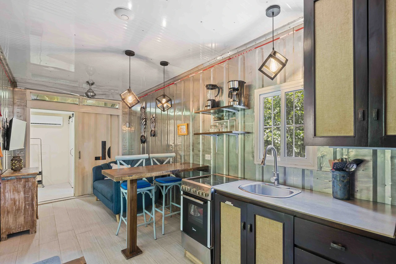 Casa Lemonpaloosa: Very Private Container Home! - Gallery image 8