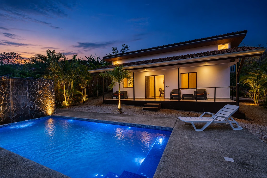 Villa Los Monos: High-Income 9-Unit Rental Property Near Playa Grande - Gallery image 4