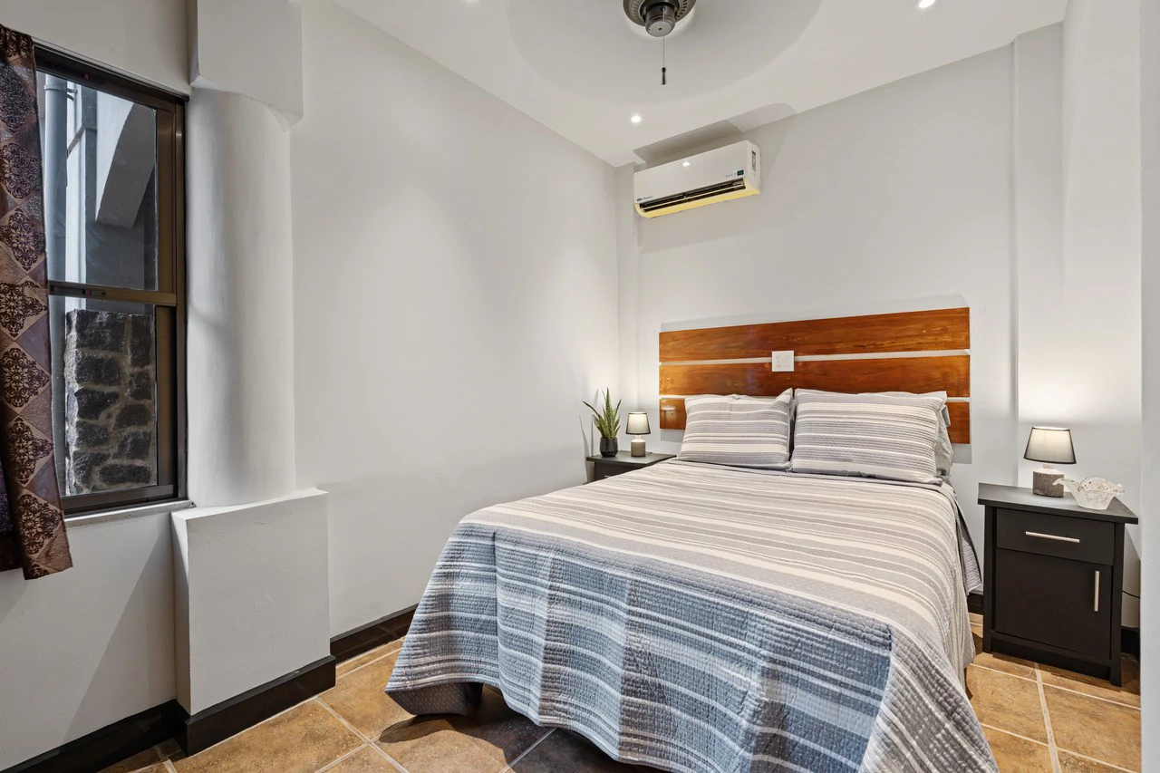 Laughing Gecko Suites: Beach Suites / Boutique Hotel For  Sale - Gallery image 9