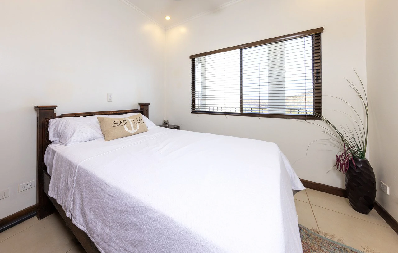 Flamingo Towers 23: Stunning ocean view, vacation home or rental income. - Gallery image 13