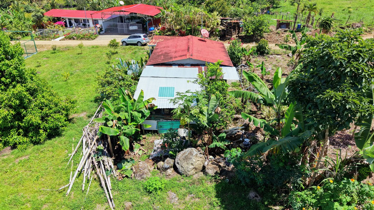 RURAL HOME IN PEACEFUL ENVIRONMENT AT PLAYA VERDE, SANTA ELENA 206 SQM LOT - Gallery image 19