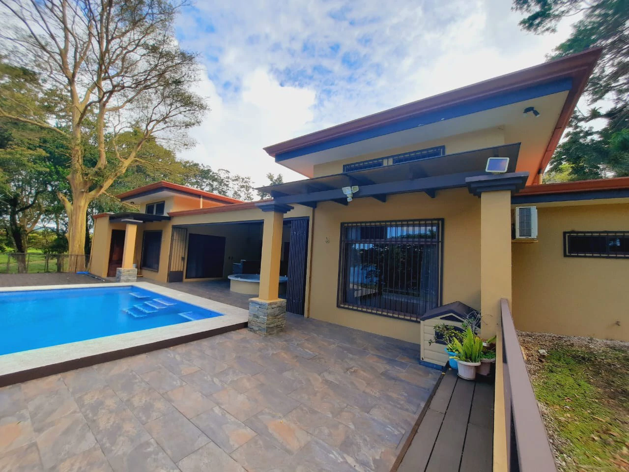 LA TOSCANA - Mediterranean Style Luxury Home on Lake Front Property. - Gallery image 3
