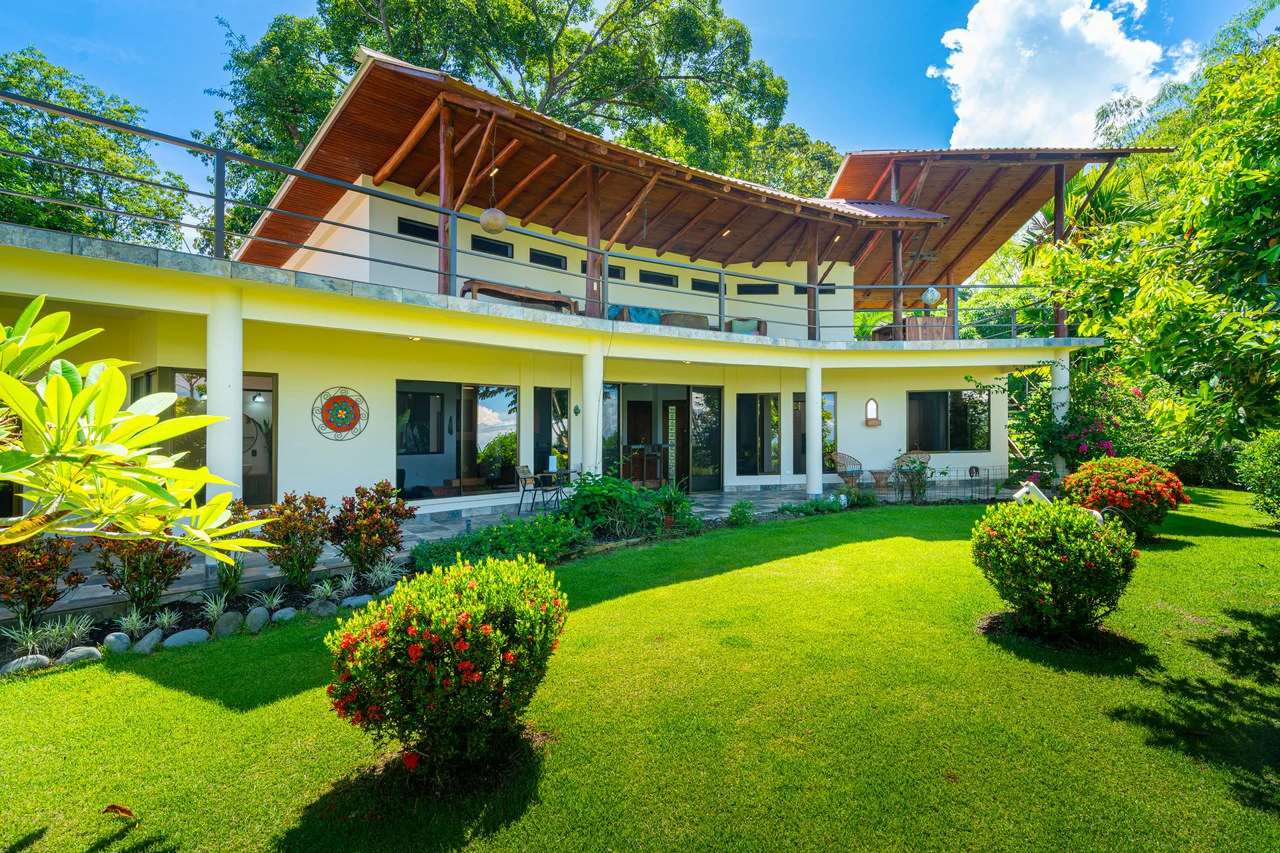 Casa Única -: Ocean View Oasis with Commercial Potential in the Heart of Uvita - Gallery image 12