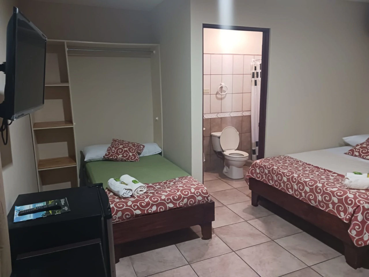 House in Jaco, 1st floor 3 bedroom house. Second floor 2 full apartments - Gallery image 8