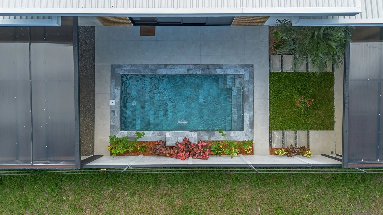 Brand New 3 bed, 2 Bath Home with creek and Jungle views. - Gallery image 29