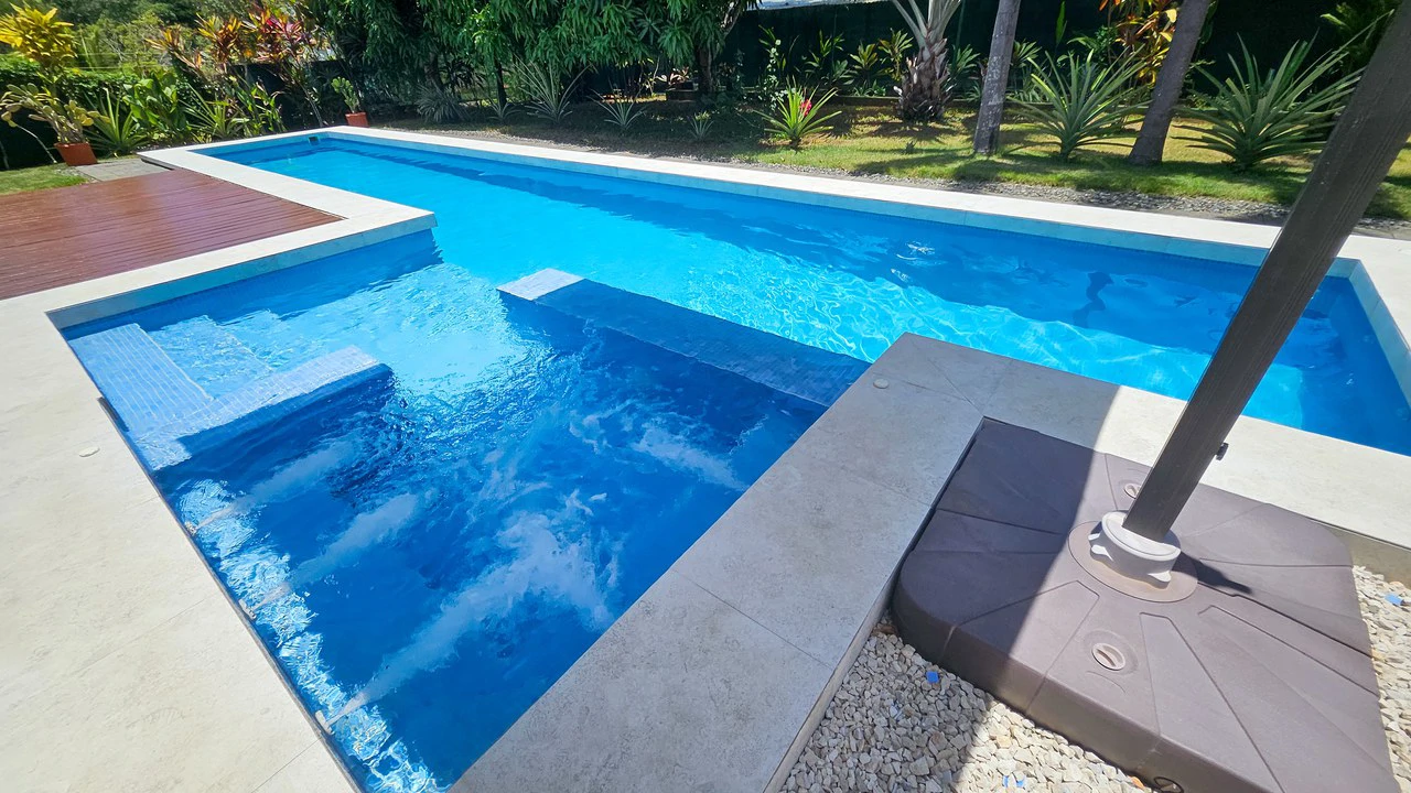 Beautiful Casa Irina, with pool and large yard: Close to the beach in tranquil Monterrey! - Gallery image 7