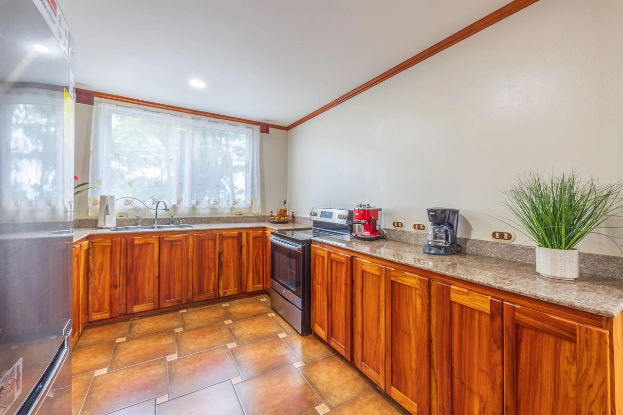 Happy Daze in Uvita: Commercial Building Opportunity in the Heart of Uvita. On Creek with Beautiful Jungle View - Gallery image 41