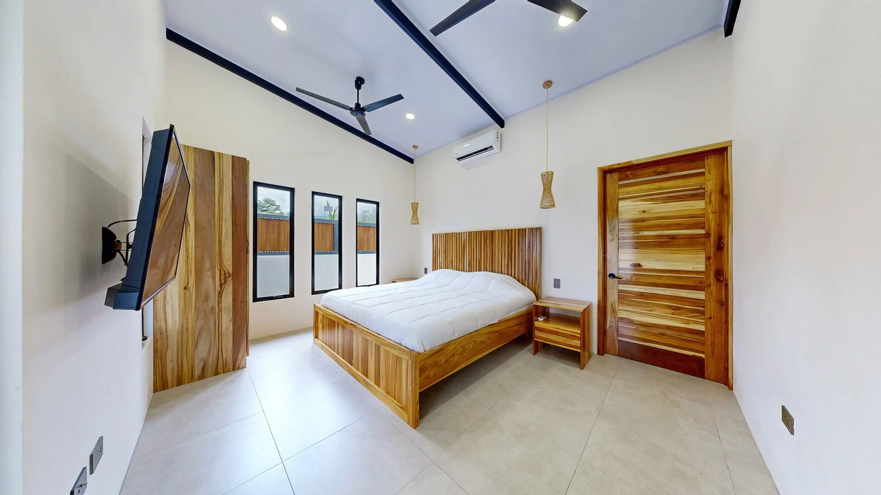 Brand New 3 bed, 2 Bath Home with creek and Jungle views. - Gallery image 7