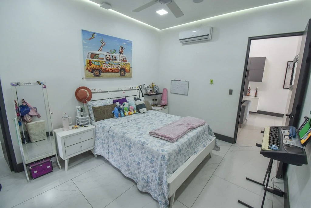 House For Sale in Lindora - Gallery image 11