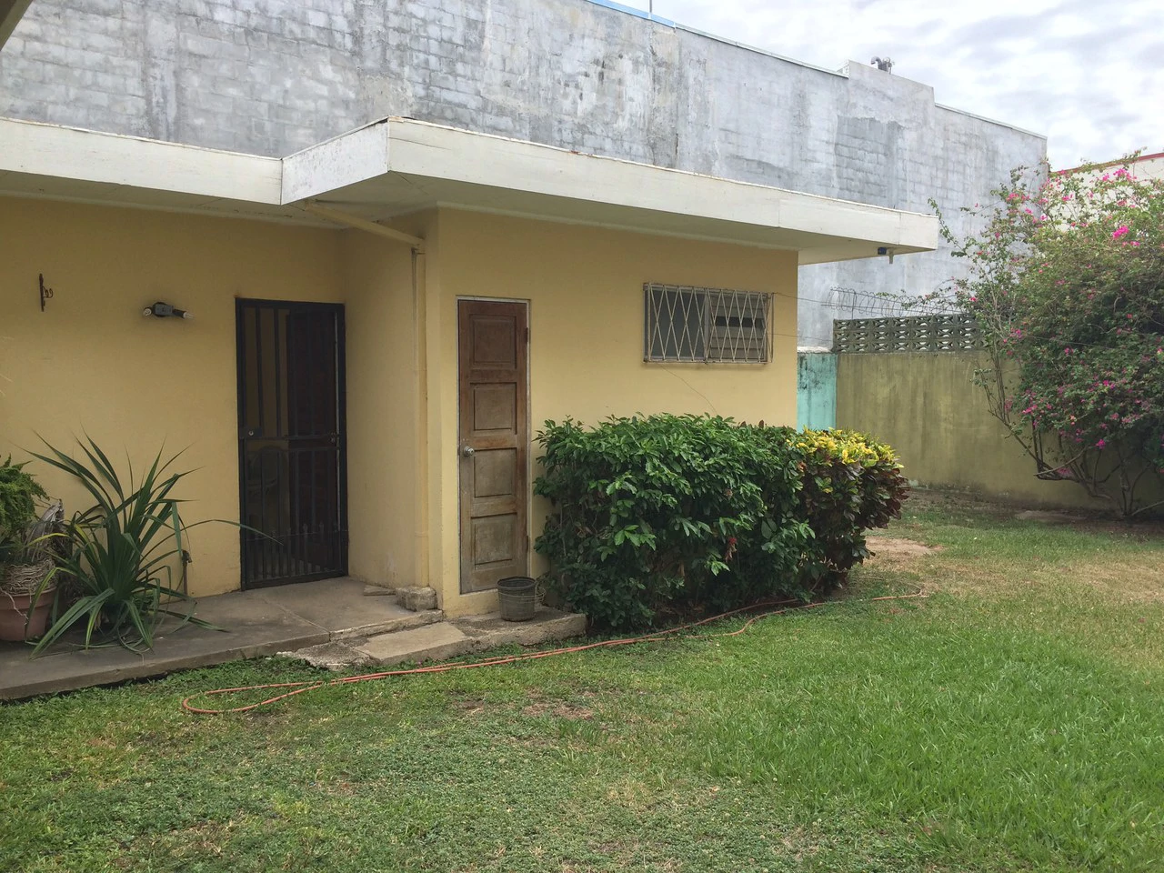 Casa grande con 8 Habitaciones: Big house with 8 rooms in pure center of Liberia - Gallery image 16