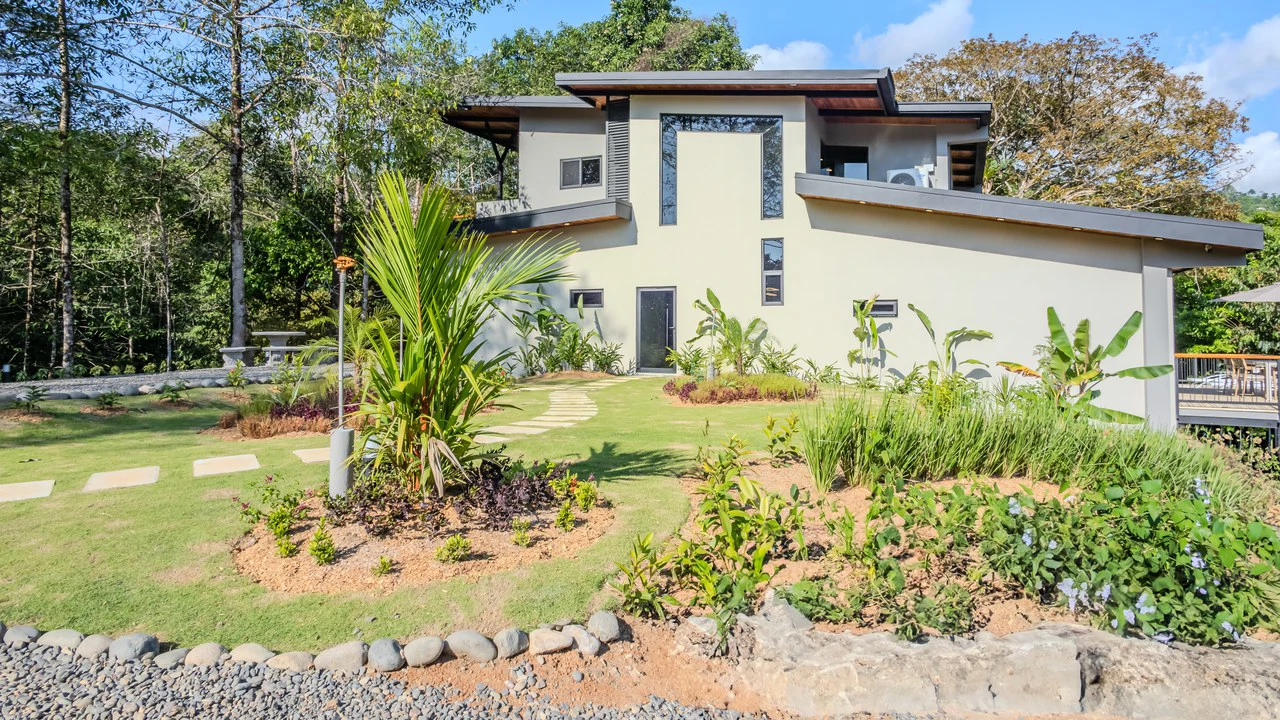 Luxury 3 Bedroom Home with Ocean Views in Downtown Uvita - Gallery image 6