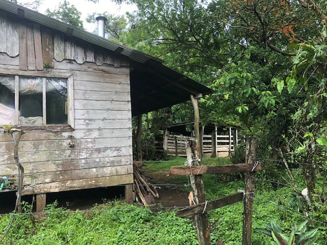 Warm Spring Mountain Property in a tropical landscape and antique wooden house,  50 minutes from Liberia city - Gallery image 11
