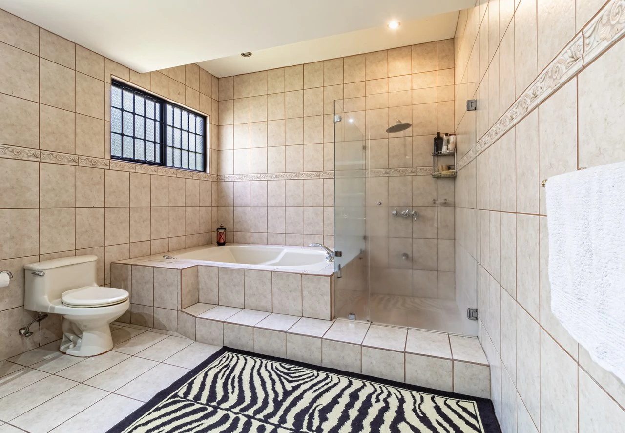 House For Sale in Escazú - Gallery image 16