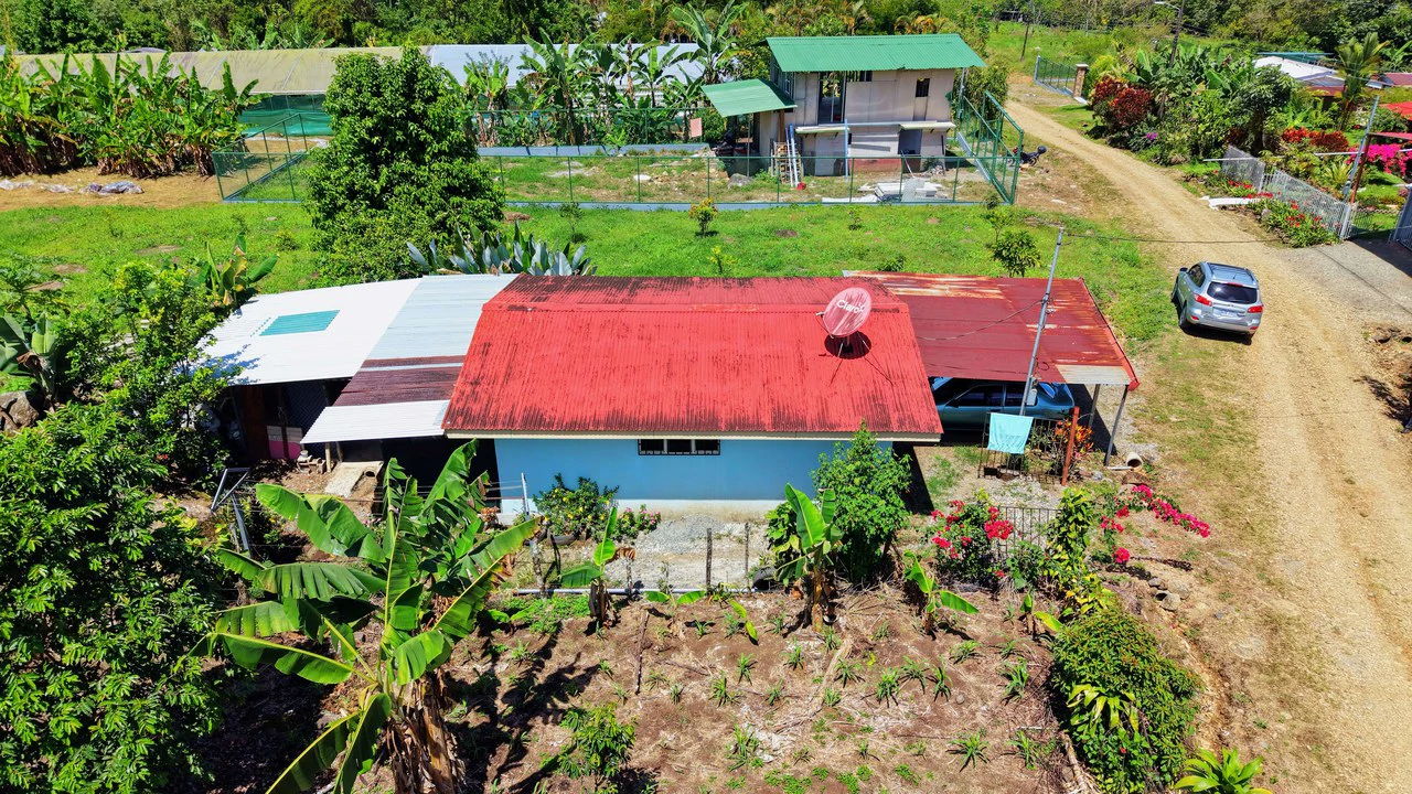 RURAL HOME IN PEACEFUL ENVIRONMENT AT PLAYA VERDE, SANTA ELENA 206 SQM LOT - Gallery image 17
